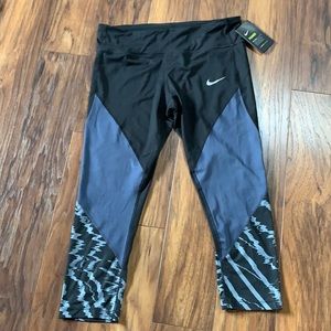 Nike Capri workout running bottoms